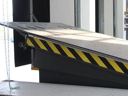 전기 모터 기계 가시 리프트 수직 도크 문 레벨러 작업실 자동 도크 플레이트 25000-40000LBS 안전