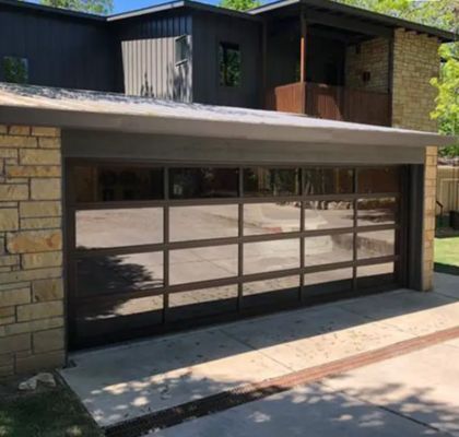 방수 등급 3 투명 유리 우수한 내풍성 산업용 오버헤드 튼튼한 섹션 차고 문 (수동 또는 자동)